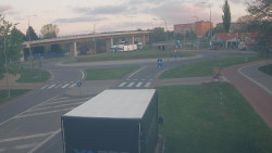 Křižovatka ulic Velká Dlážka a Polní