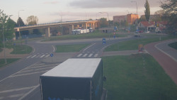 Křižovatka ulic Velká Dlážka a Polní