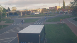 Křižovatka ulic Velká Dlážka a Polní