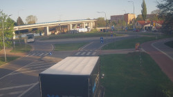 Křižovatka ulic Velká Dlážka a Polní