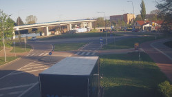 Křižovatka ulic Velká Dlážka a Polní