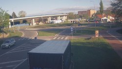 Křižovatka ulic Velká Dlážka a Polní