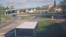 Křižovatka ulic Velká Dlážka a Polní