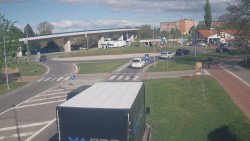 Křižovatka ulic Velká Dlážka a Polní