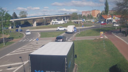 Křižovatka ulic Velká Dlážka a Polní