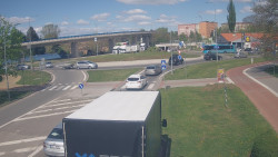 Křižovatka ulic Velká Dlážka a Polní