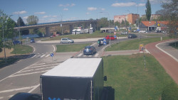 Křižovatka ulic Velká Dlážka a Polní