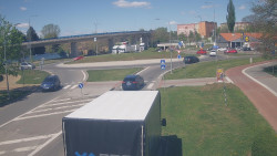 Křižovatka ulic Velká Dlážka a Polní