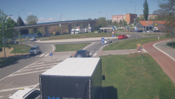 Křižovatka ulic Velká Dlážka a Polní