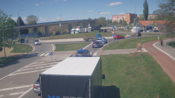 Křižovatka ulic Velká Dlážka a Polní