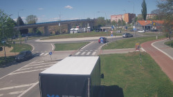 Křižovatka ulic Velká Dlážka a Polní