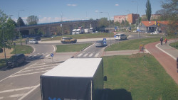 Křižovatka ulic Velká Dlážka a Polní