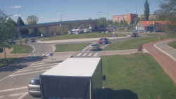 Křižovatka ulic Velká Dlážka a Polní