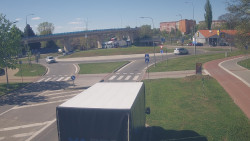 Křižovatka ulic Velká Dlážka a Polní