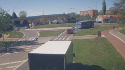 Křižovatka ulic Velká Dlážka a Polní