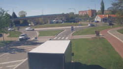 Křižovatka ulic Velká Dlážka a Polní