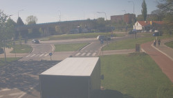 Křižovatka ulic Velká Dlážka a Polní