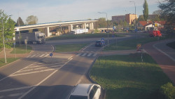 Křižovatka ulic Velká Dlážka a Polní