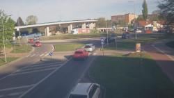 Křižovatka ulic Velká Dlážka a Polní