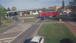 Křižovatka ulic Velká Dlážka a Polní