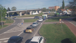 Křižovatka ulic Velká Dlážka a Polní