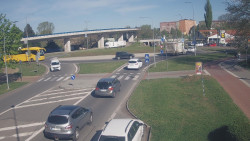 Křižovatka ulic Velká Dlážka a Polní