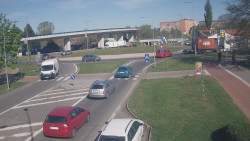 Křižovatka ulic Velká Dlážka a Polní