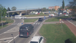 Křižovatka ulic Velká Dlážka a Polní