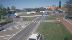 Křižovatka ulic Velká Dlážka a Polní