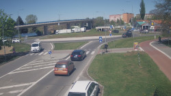 Křižovatka ulic Velká Dlážka a Polní