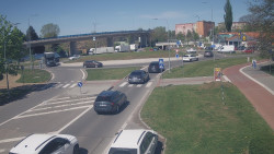 Křižovatka ulic Velká Dlážka a Polní