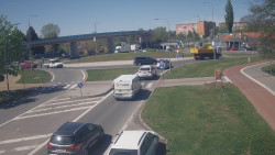 Křižovatka ulic Velká Dlážka a Polní