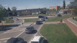 Křižovatka ulic Velká Dlážka a Polní