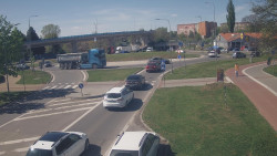 Křižovatka ulic Velká Dlážka a Polní