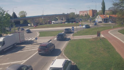 Křižovatka ulic Velká Dlážka a Polní