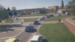 Křižovatka ulic Velká Dlážka a Polní