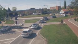 Křižovatka ulic Velká Dlážka a Polní