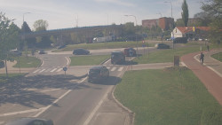 Křižovatka ulic Velká Dlážka a Polní