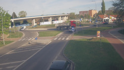 Křižovatka ulic Velká Dlážka a Polní