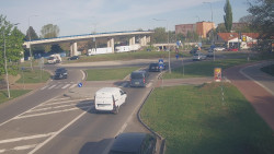 Křižovatka ulic Velká Dlážka a Polní