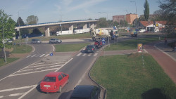 Křižovatka ulic Velká Dlážka a Polní