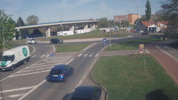 Křižovatka ulic Velká Dlážka a Polní