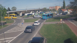 Křižovatka ulic Velká Dlážka a Polní