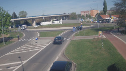 Křižovatka ulic Velká Dlážka a Polní