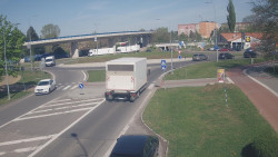 Křižovatka ulic Velká Dlážka a Polní