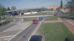 Křižovatka ulic Velká Dlážka a Polní