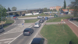 Křižovatka ulic Velká Dlážka a Polní