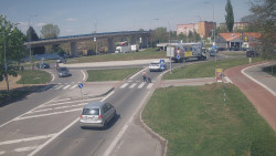 Křižovatka ulic Velká Dlážka a Polní