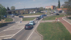 Křižovatka ulic Velká Dlážka a Polní