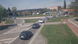 Křižovatka ulic Velká Dlážka a Polní